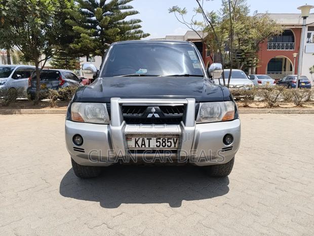 Mitsubishi Pajero 2002 Black