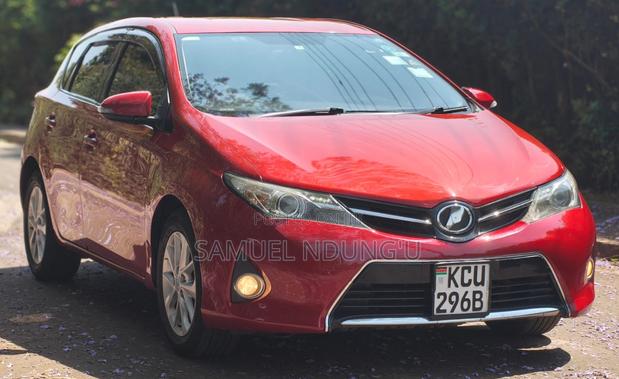 Toyota Auris 2012 Red