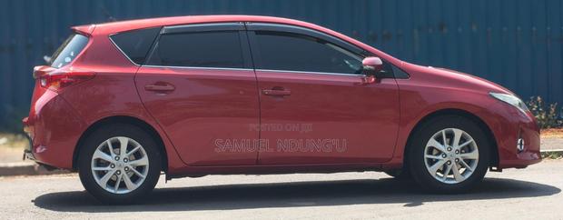 Toyota Auris 2012 Red