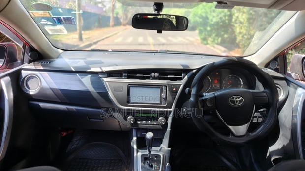 Toyota Auris 2012 Red