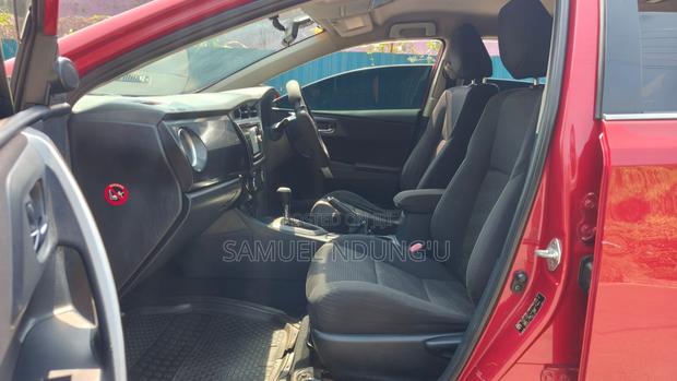 Toyota Auris 2012 Red