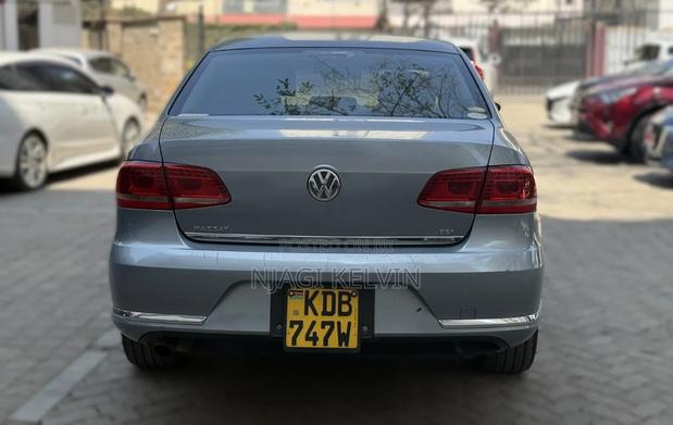 Volkswagen Passat 2013 Blue