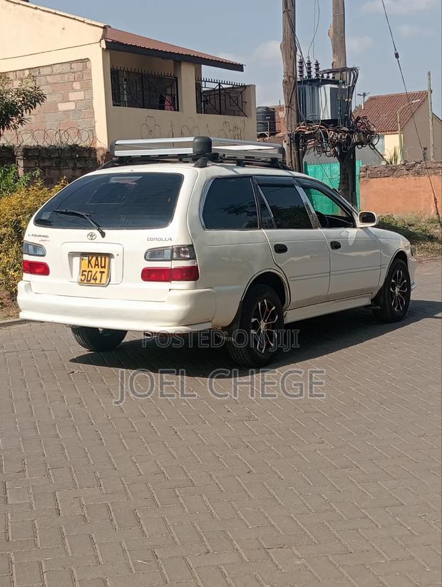 Toyota Corolla 2000 White