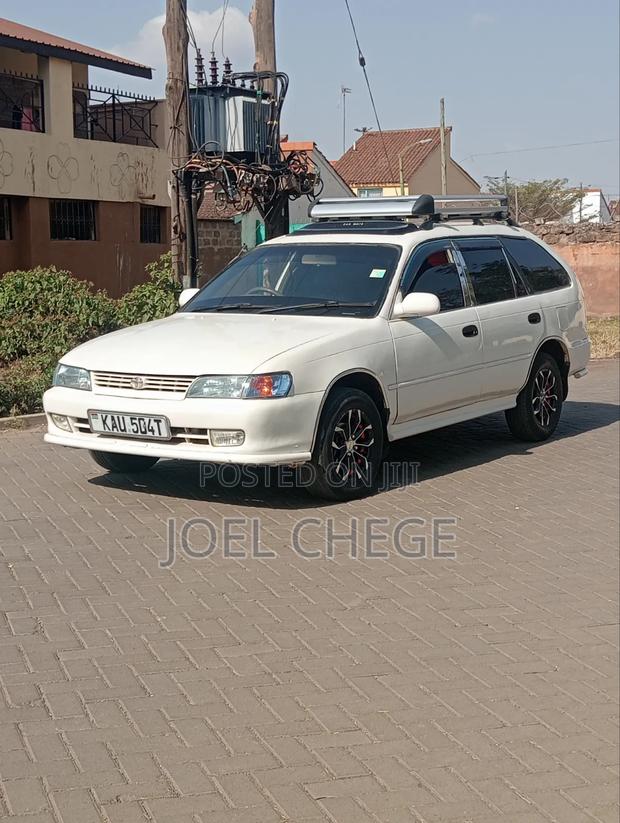 Toyota Corolla 2000 White