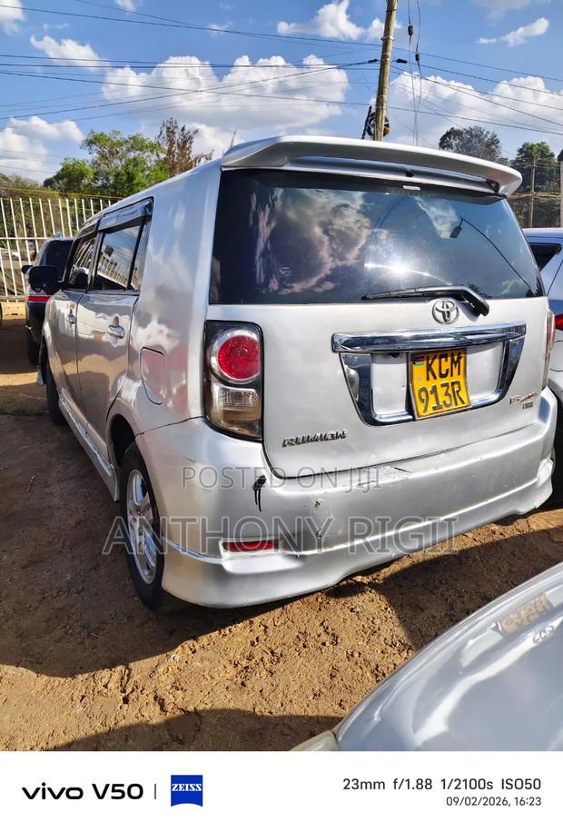 Toyota Corolla Rumion 2010 Silver
