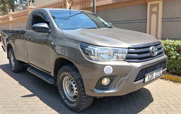 Toyota Hilux 2018 Gray