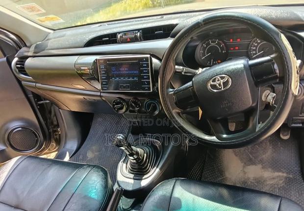 Toyota Hilux 2018 Gray