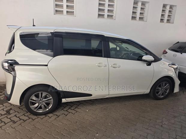 Toyota Sienta 2019 White