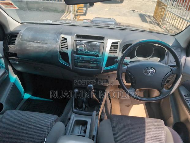 Toyota Hilux 2012 Gray