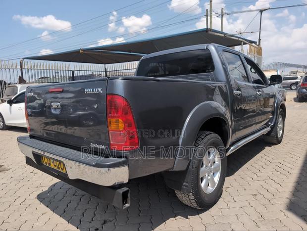 Toyota Hilux 2012 Gray