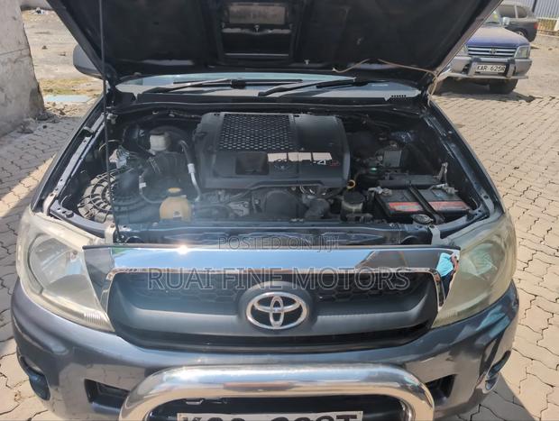 Toyota Hilux 2012 Gray