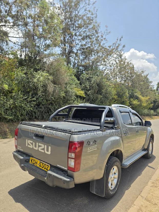 Isuzu D-MAX 2022 Gold
