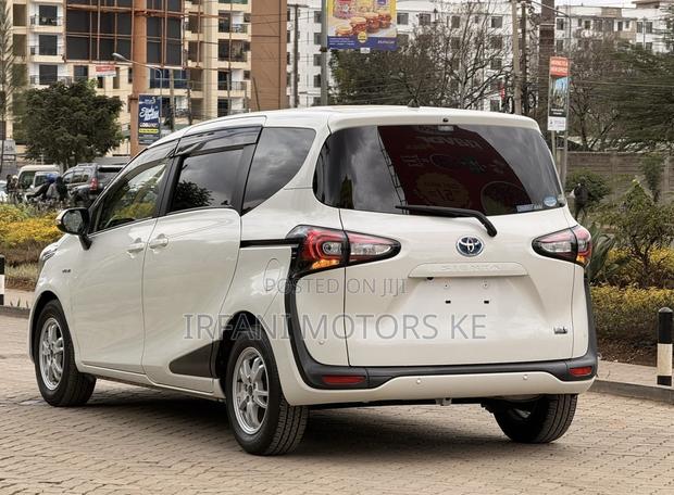 Toyota Sienta 1.5 Hybrid FWD 2019 White