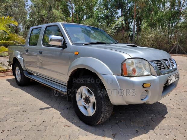 Nissan Hardbody 2005 Silver