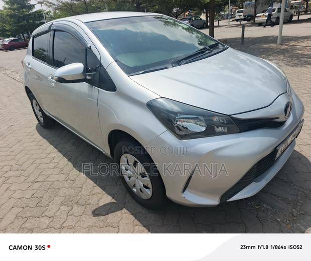 Toyota Vitz 2016 Silver