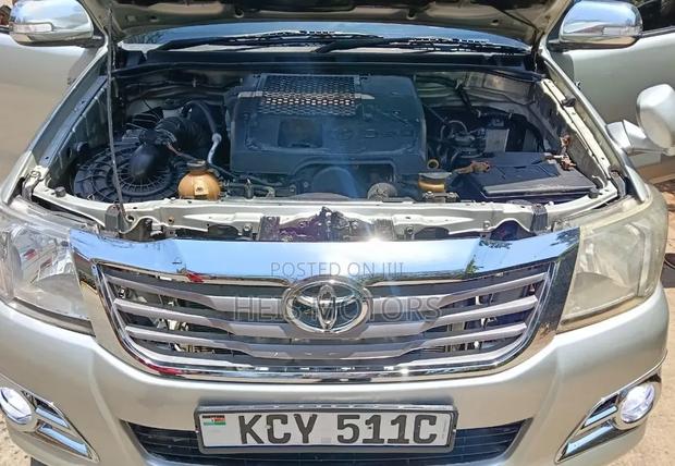 Toyota Hilux 2013 Gray