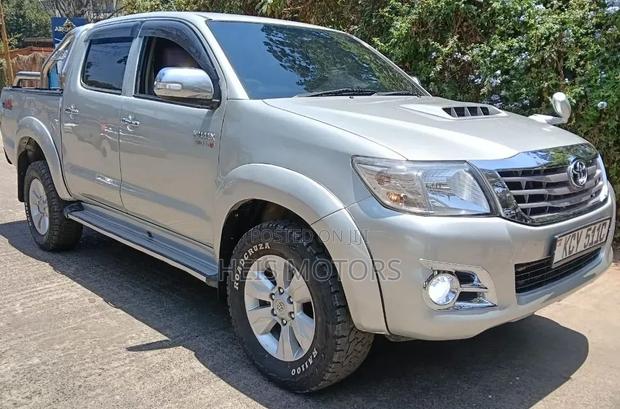 Toyota Hilux 2013 Gray
