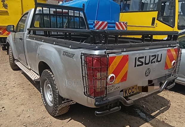 Isuzu D-MAX 2014 Gray