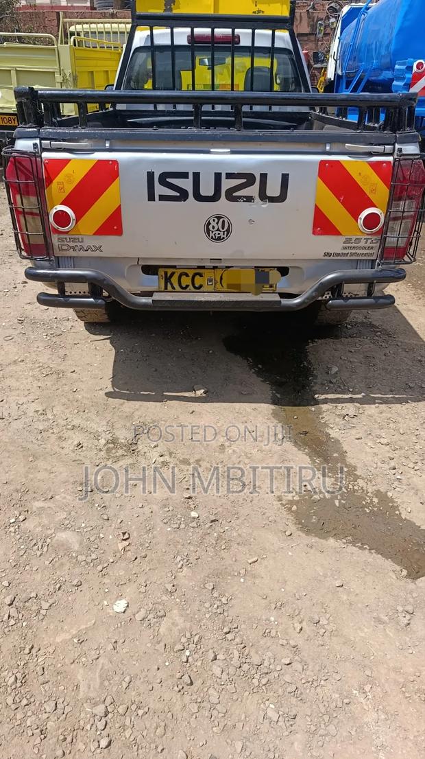 Isuzu D-MAX 2014 Gray