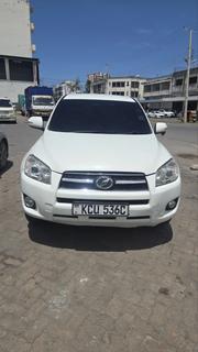 Toyota RAV4 2.5 2012 White for sale
