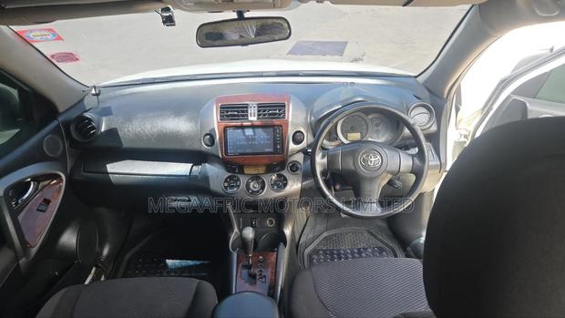 Toyota RAV4 2.5 2012 White