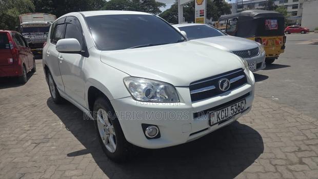 Toyota RAV4 2.5 2012 White