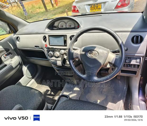 Toyota Sienta 2015 Burgundy