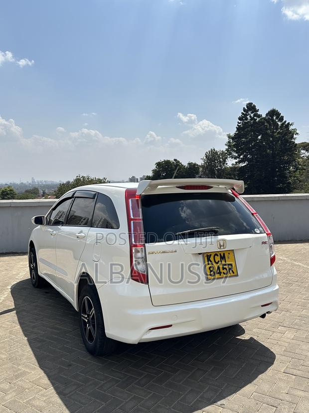 Honda Stream 2011 White