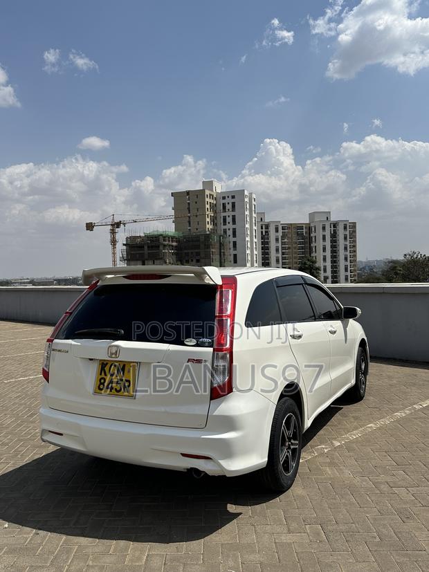 Honda Stream 2011 White