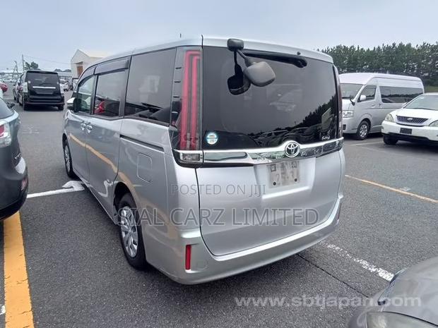 Toyota Noah 2.0 FWD (8 Seater) 2020 Silver