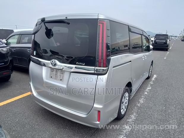 Toyota Noah 2.0 FWD (8 Seater) 2020 Silver