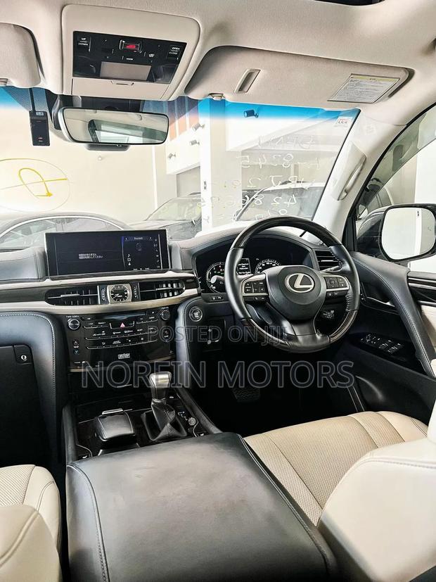 Lexus LX 2019 Off white