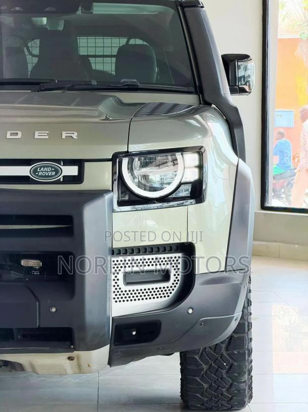 Land Rover Defender 2021
