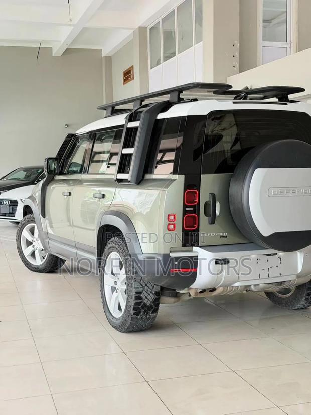 Land Rover Defender 2021