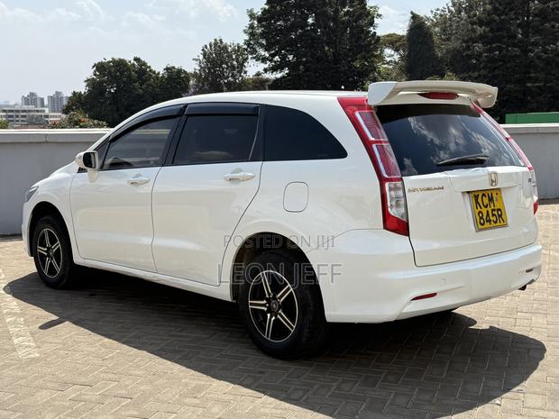 Honda Stream 2010 White