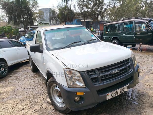 Isuzu D-MAX 2012 White