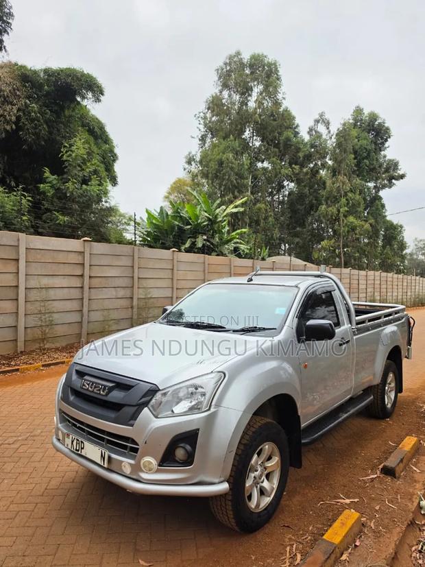 Isuzu D-MAX 2024 Silver