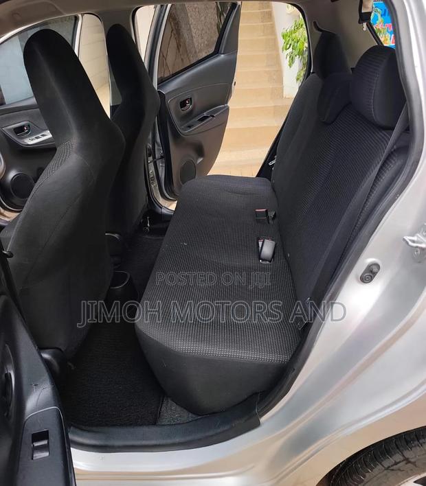 Toyota Vitz 2016 Silver