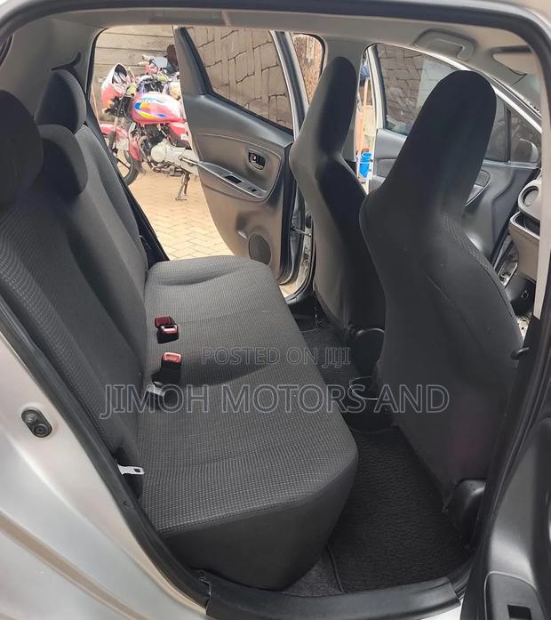 Toyota Vitz 2016 Silver