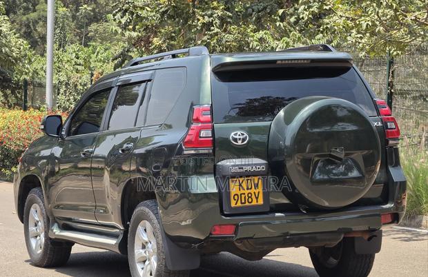 Toyota Land Cruiser Prado 2014 Green