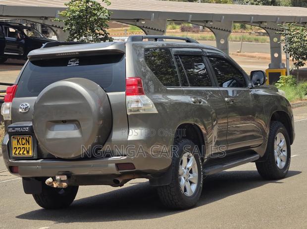 Toyota Land Cruiser Prado 2010 Gray