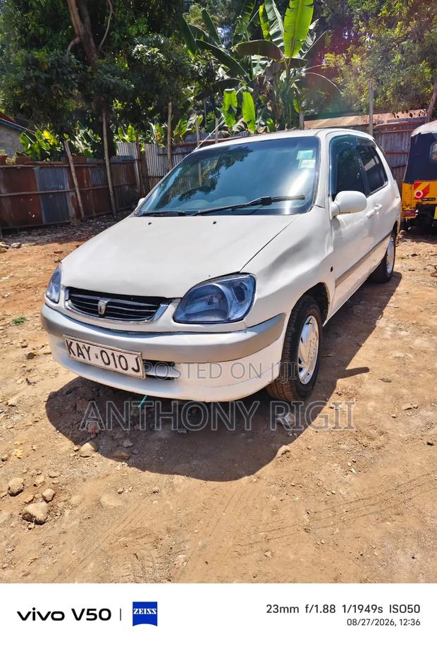 Toyota Raum 1999 White