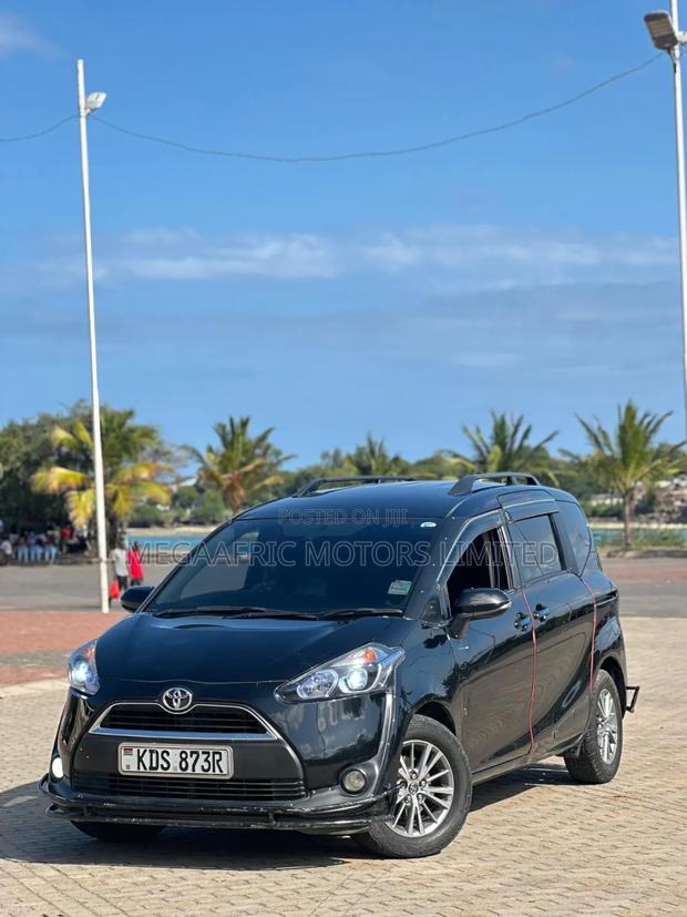 Toyota Sienta 1.5 AWD (6-seater) 2017 Black