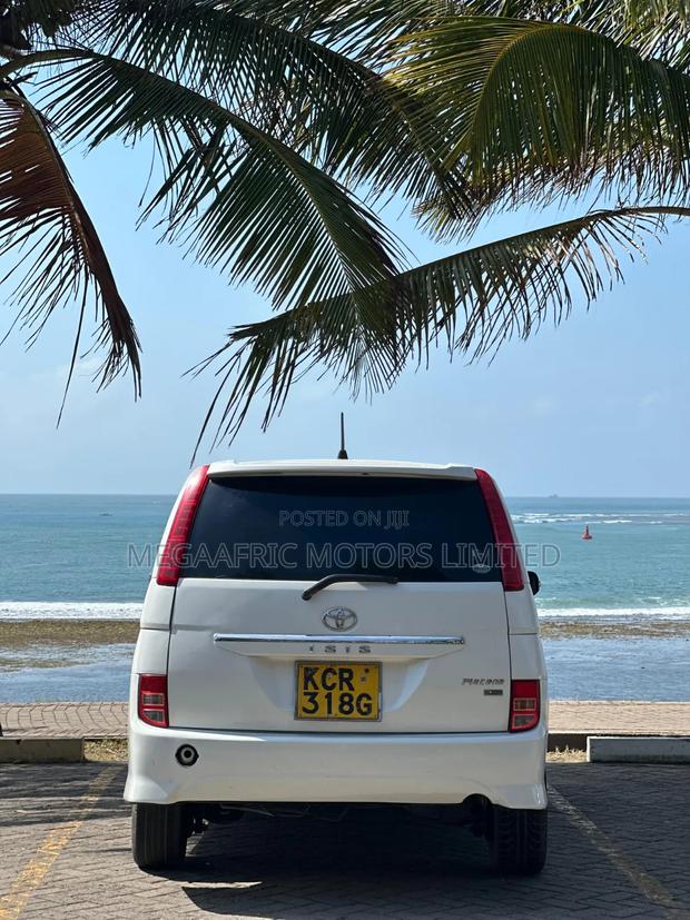 Toyota ISIS 1.8 G 2WD 2011 White