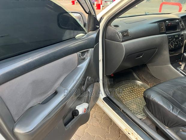 Toyota Corolla 2004 White
