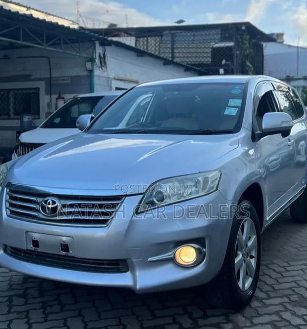 Toyota Vanguard 2011 Silver