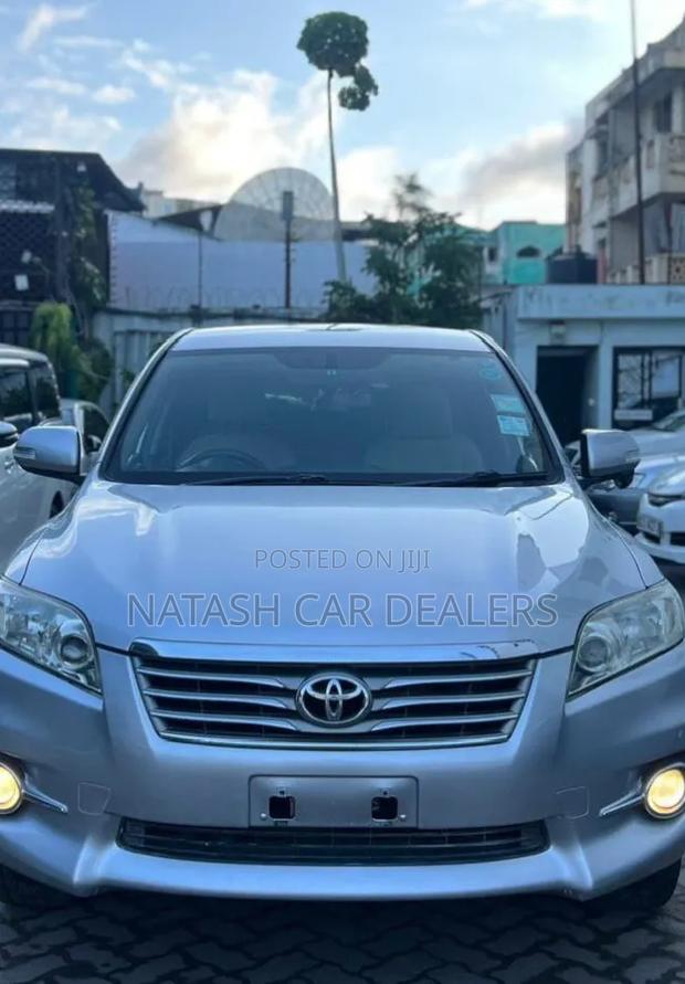 Toyota Vanguard 2011 Silver