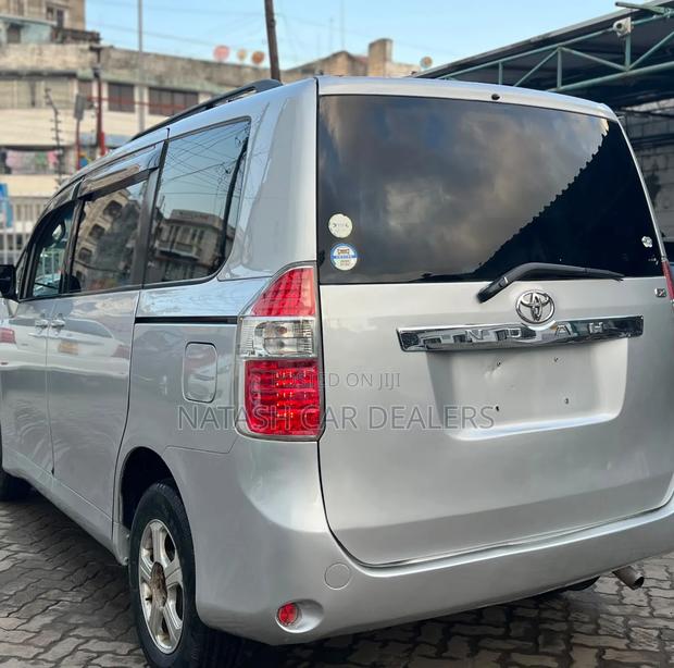 Toyota Noah 2008 Silver