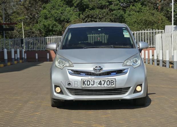 Toyota Ractis 2015 Silver