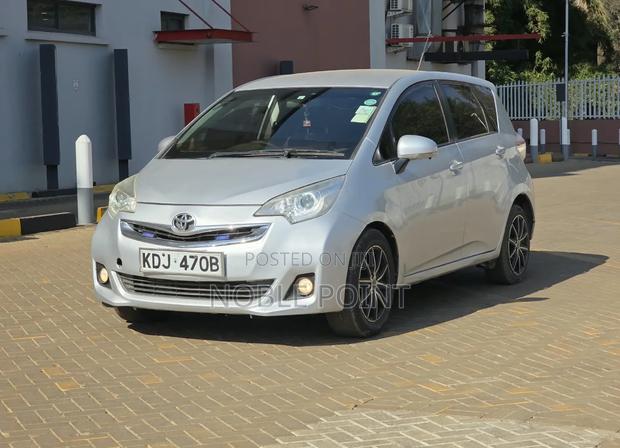 Toyota Ractis 2015 Silver